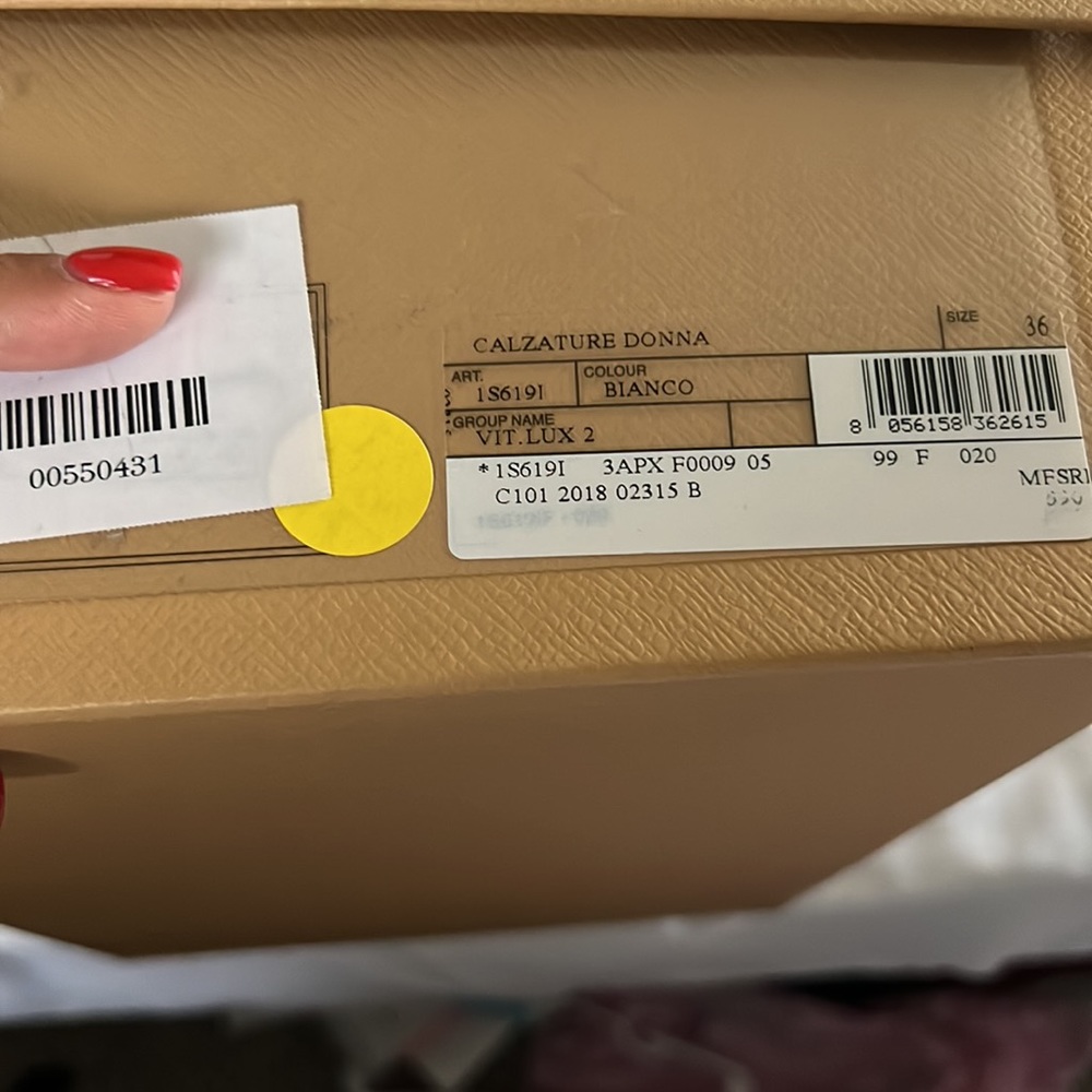 Shoes - Picture 4 of 4